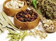 Chữa thoái hóa đốt sống cổ bằng thuốc nam là phương pháp an toàn, tiết kiệm nhưng vẫn hiệu quả
