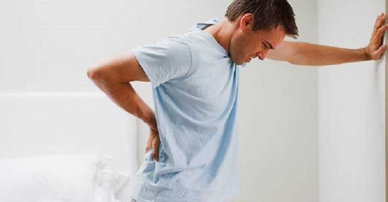 Đứng lâu bị đau lưng là bệnh gì