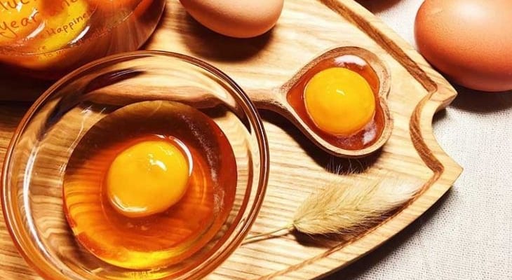 Trứng gà kết hợp với mật ong chữa yếu sinh lý