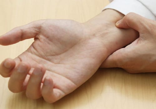 Cách bấm cổ tay chữa xuất tinh sớm có hiệu quả không?