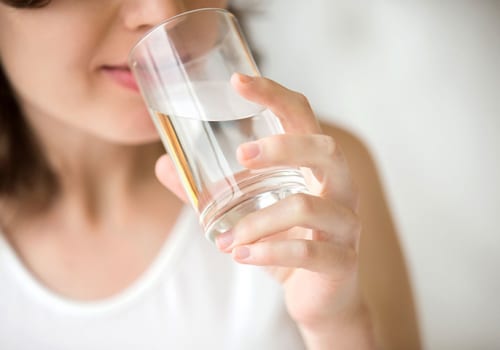 Người bệnh trào ngược dạ dày uống nước gì?