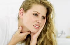 Đau họng đau tai là dấu hiệu bệnh gì?