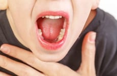 Rát lưỡi đau họng là dấu hiệu quả bệnh gì?