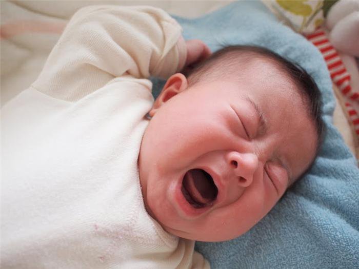 Trẻ sơ sinh bị viêm họng nguyên nhân do đâu?